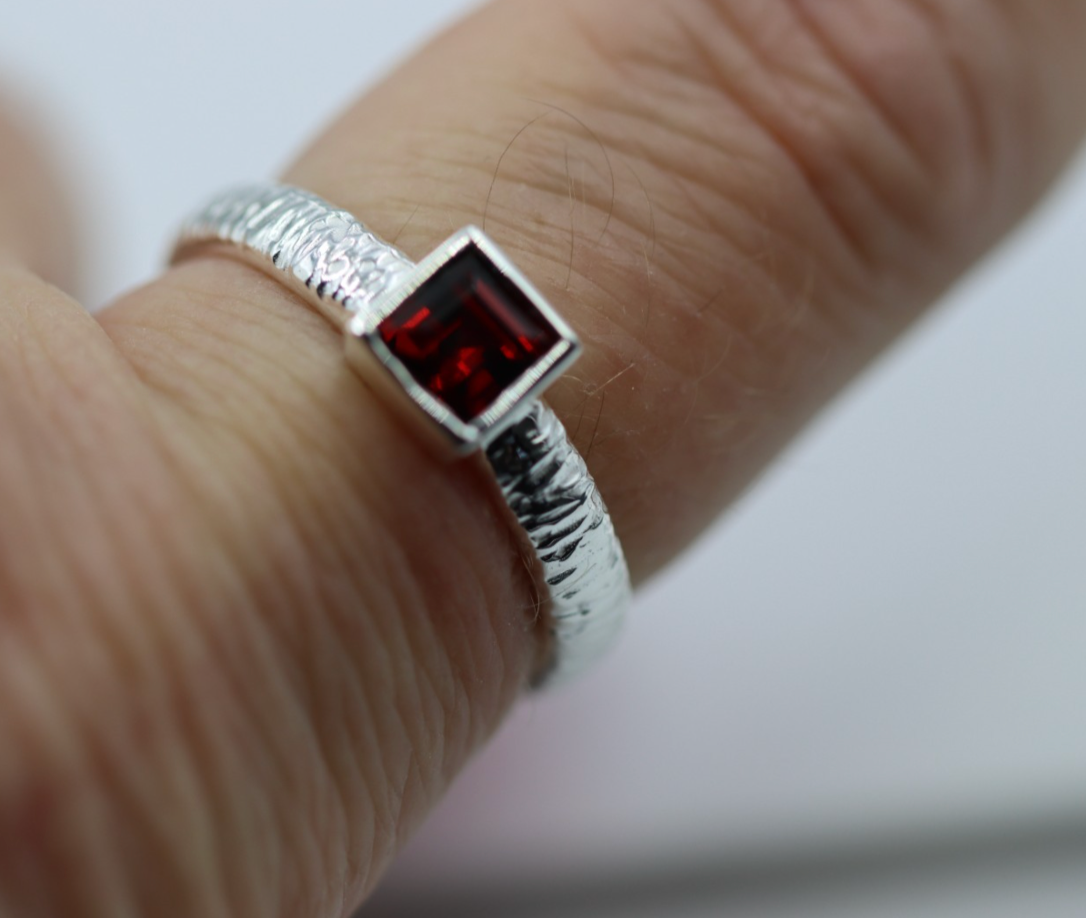 Size R Sterling Silver 925 Red Garnet Square Bezel Set Ring