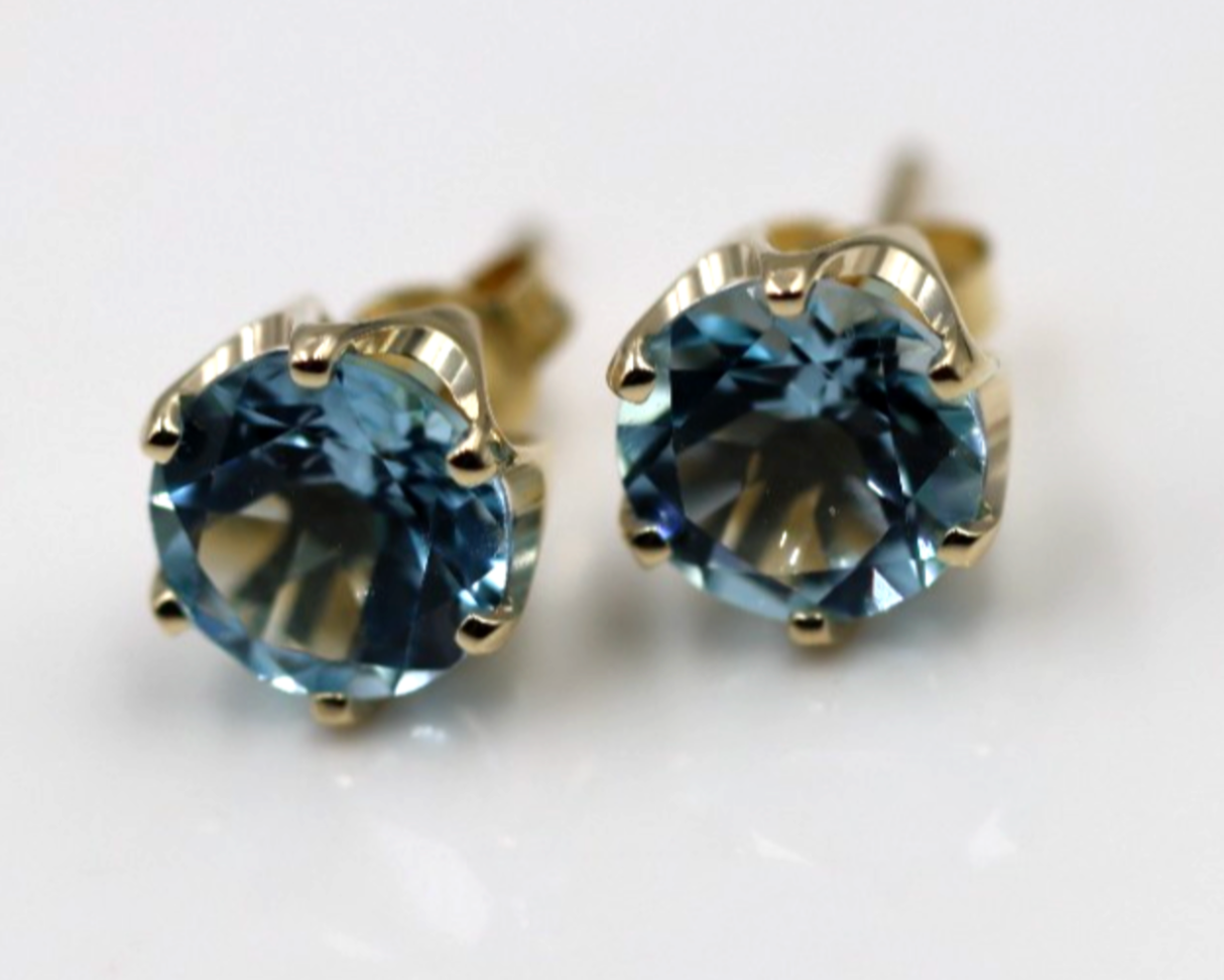 Kaedesigns,Genuine New 9ct Yellow Gold Claw-Set Round Cz Blue 8mm Stud Earrings