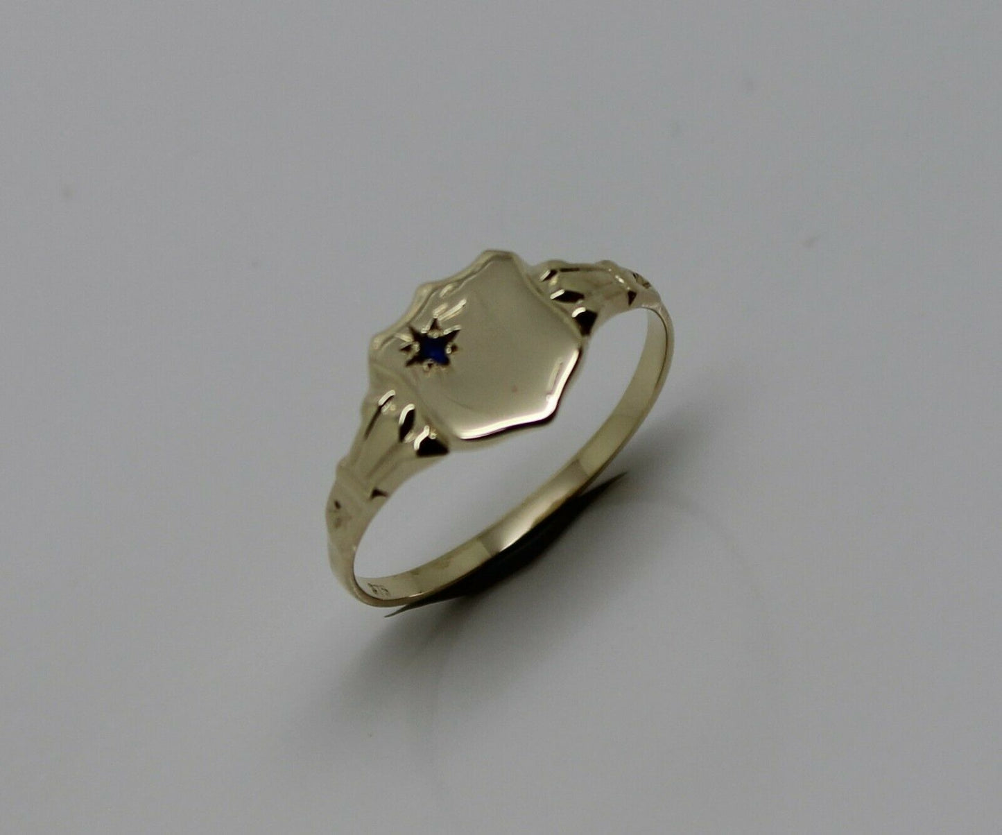Size 7 / O 9ct 9k Small Yellow, Rose or White Gold Sapphire Shield Signet Ring