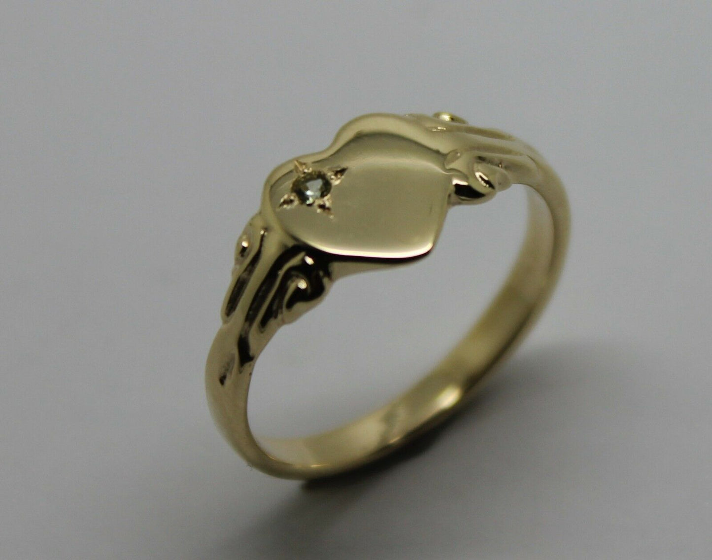 Size H, I or J, August Birthstone 9ct Yellow, Rose or White Gold 375 Green Peridot Stone Heart Signet Ring