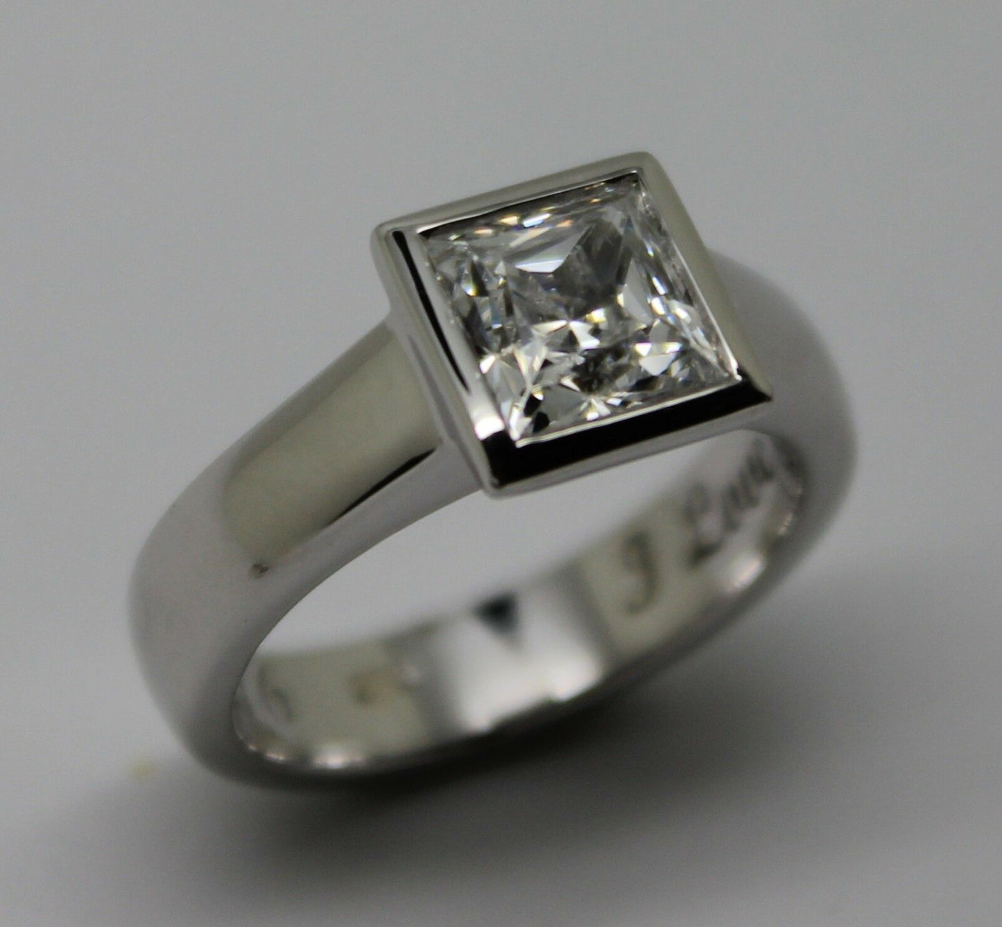 Genuine 9ct 375 Solid White Gold Heavy Solid Princess Cut Ring