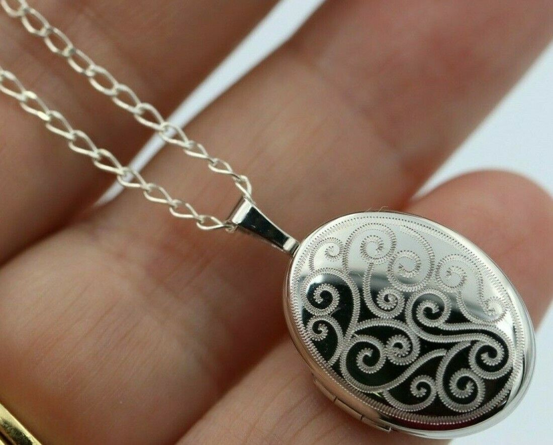 2 photo locket deals necklace