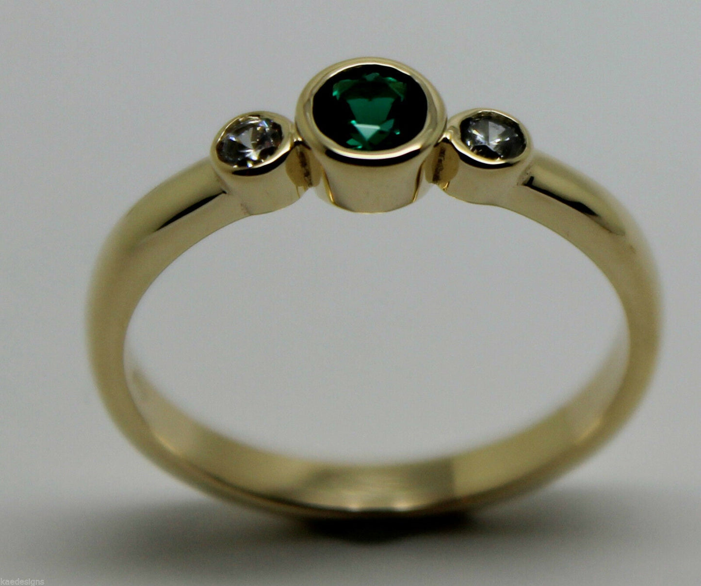 Size M Genuine 9ct 9kt Yellow, Rose or White Gold Trilogy & Emerald Ring