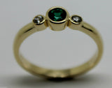 Size M Genuine 9ct 9kt Yellow, Rose or White Gold Trilogy & Emerald Ring