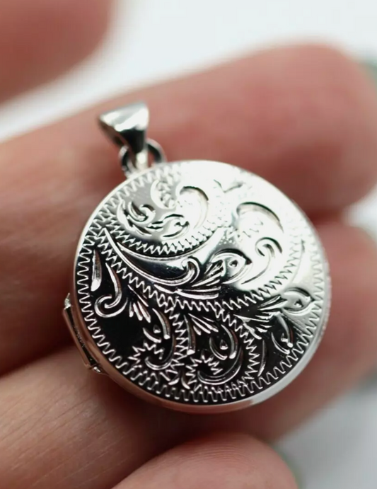 Sterling Silver 925 Engraved 20mm Round Pendant Locket