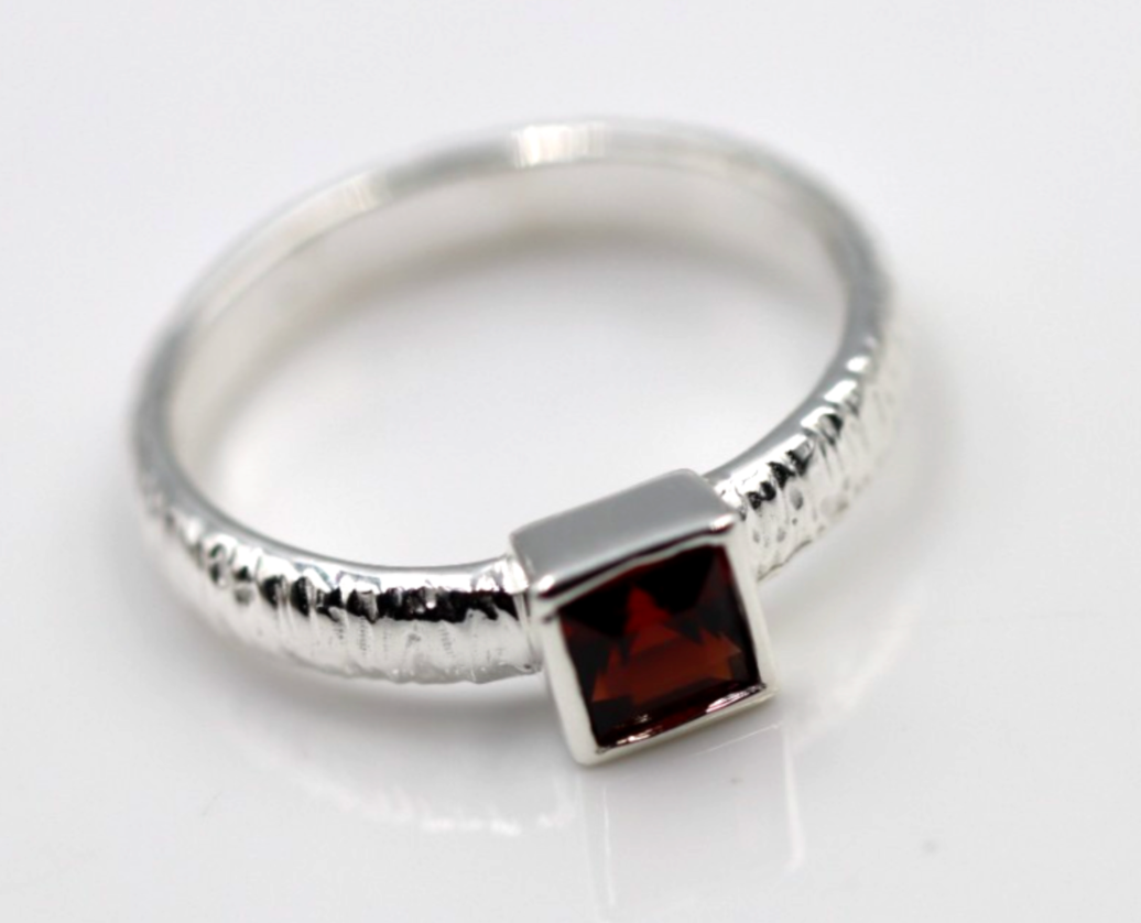 Size R Sterling Silver 925 Red Garnet Square Bezel Set Ring