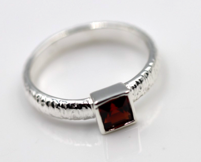 Size R Sterling Silver 925 Red Garnet Square Bezel Set Ring