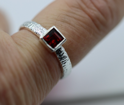 Size R Sterling Silver 925 Red Garnet Square Bezel Set Ring