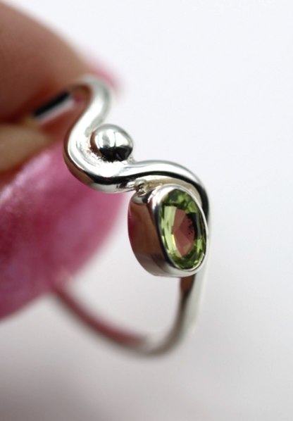 Size P Sterling Silver 925 Oval Peridot Bezel Set Fancy Ring