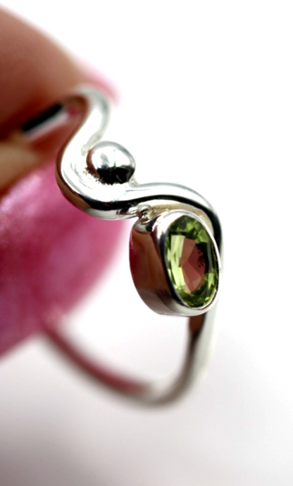 Size P Sterling Silver 925 Oval Peridot Bezel Set Fancy Ring