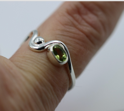 Size P Sterling Silver 925 Oval Peridot Bezel Set Fancy Ring