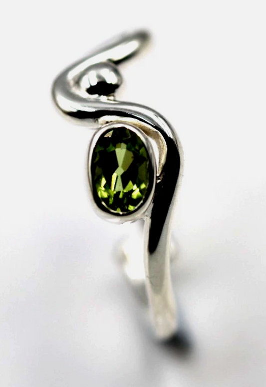 Size P Sterling Silver 925 Oval Peridot Bezel Set Fancy Ring