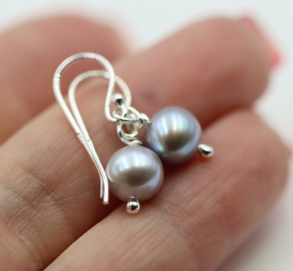 Sterling Silver 925 Freshwater 7mm Round Grey Pearl Hooks Earrings