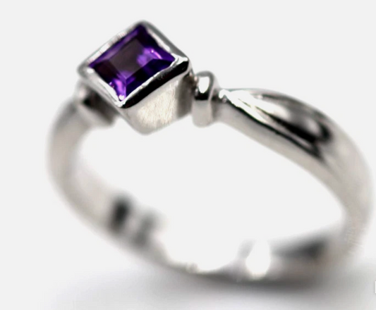 Size M Sterling Silver 925 Purple Amethyst Square Set Ring