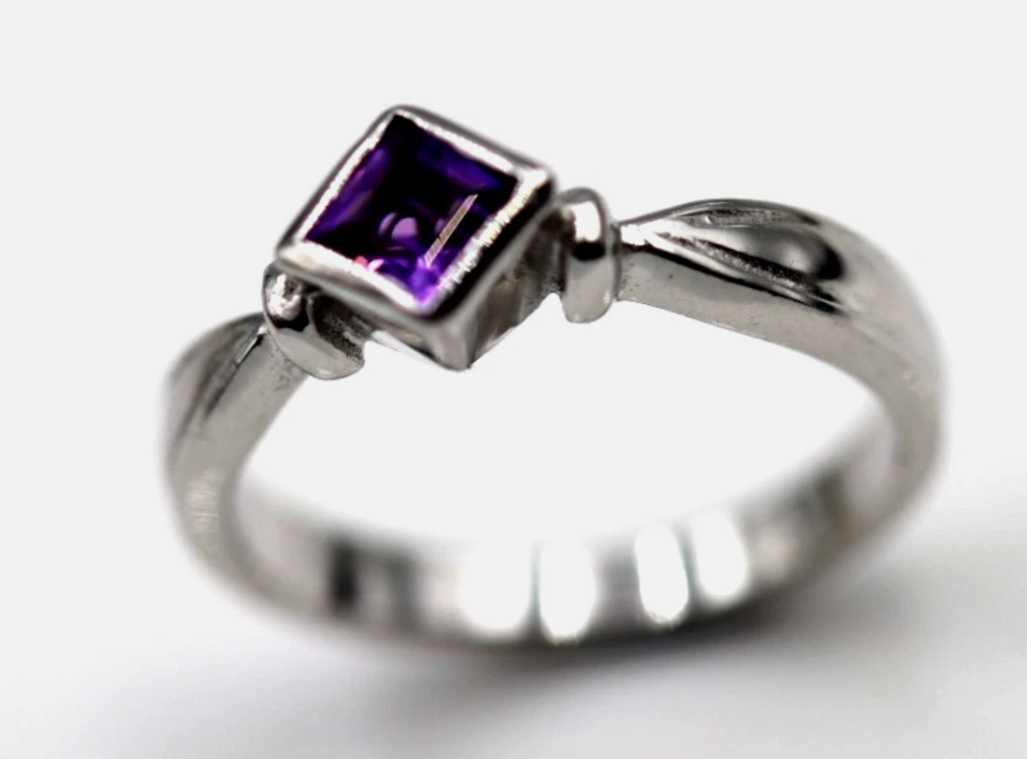 Size M Sterling Silver 925 Purple Amethyst Square Set Ring