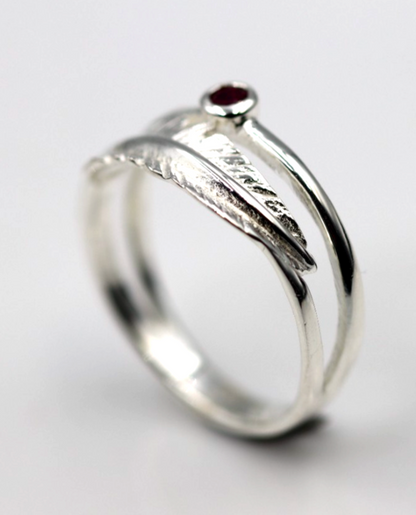 Genuine Size R Sterling Silver 925 Feather Ruby Ring