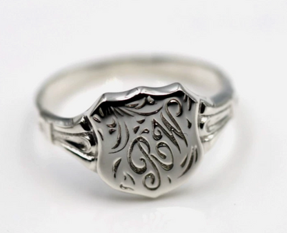 Kaedesigns Sterling Silver 925 Shield Large Signet Ring + Engraving - Choose your size