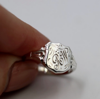 Kaedesigns Sterling Silver 925 Shield Large Signet Ring + Engraving - Choose your size