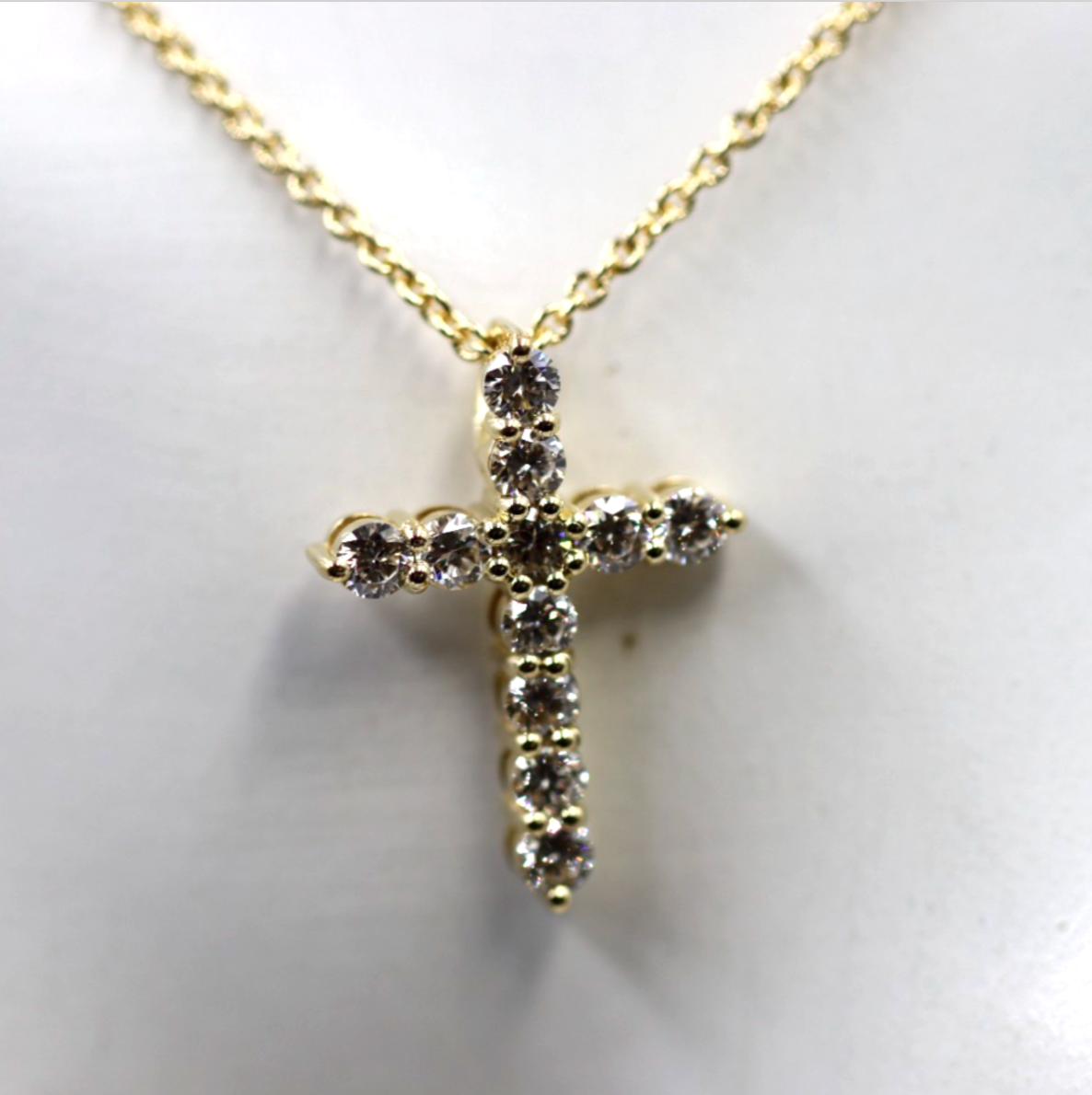 Genuine 18ct 750 Yellow Gold Round Lab Grown Diamond Cross Pendant + Necklace