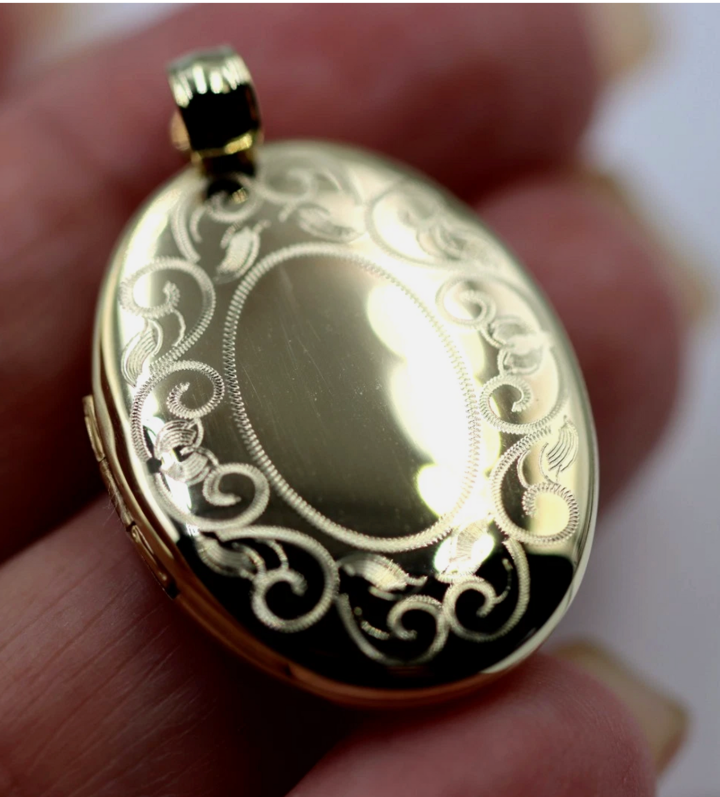 Genuine 9ct 9k 375 Yellow Gold Patterned Oval Locket