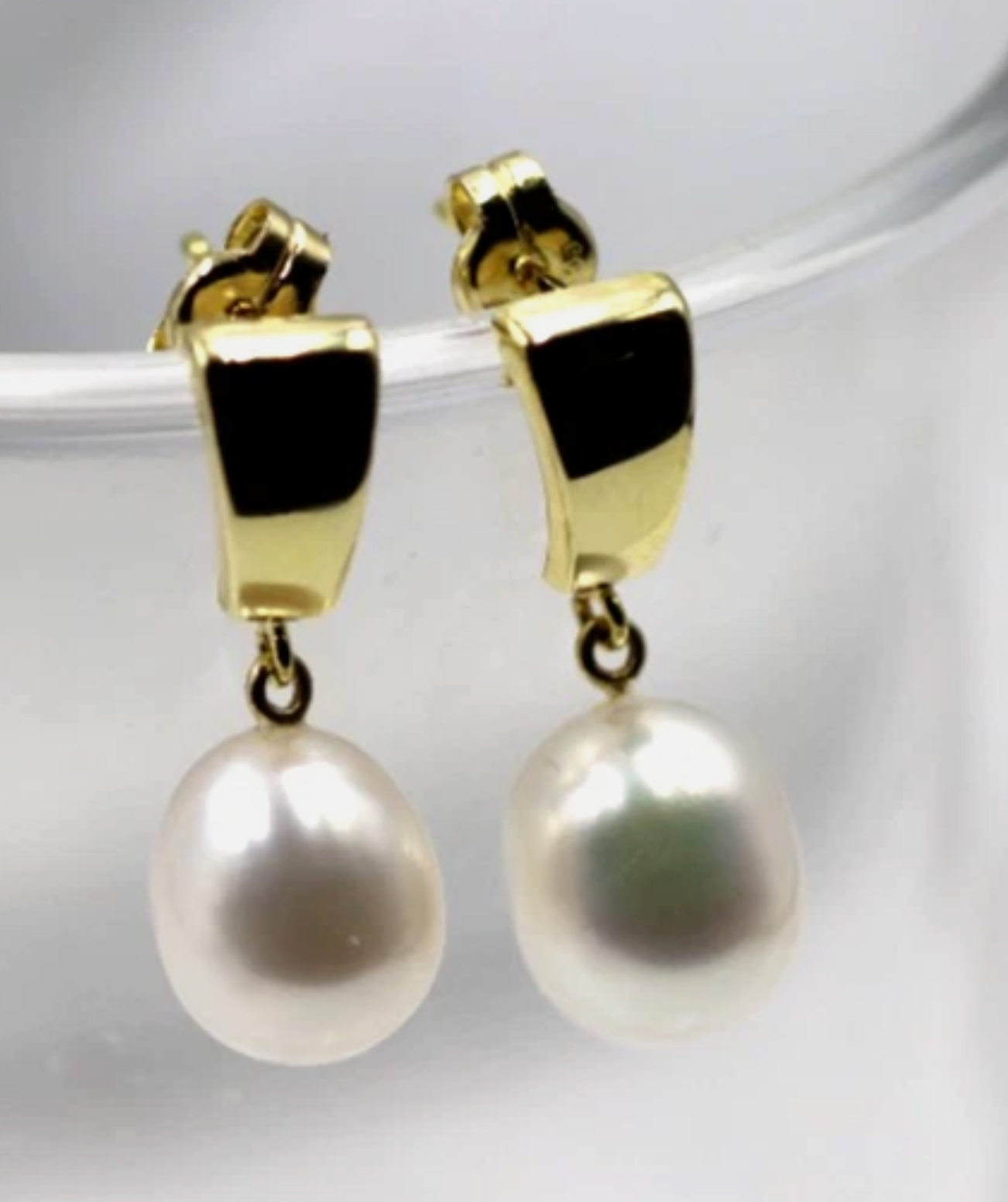 Genuine 9ct 375 Yellow Gold Oval Freshwater Pearl 9mm x 8mm Stud Earrings