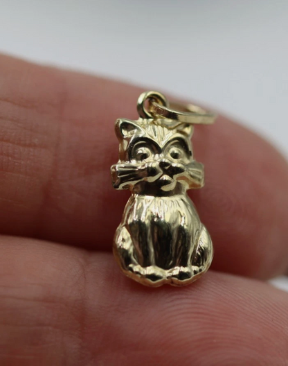 9ct Yellow Gold Sitting Cat Pendant Charm