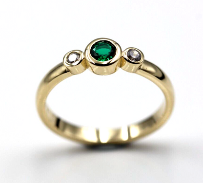 Size M Genuine 9ct 9kt Yellow, Rose or White Gold Trilogy & Emerald Ring