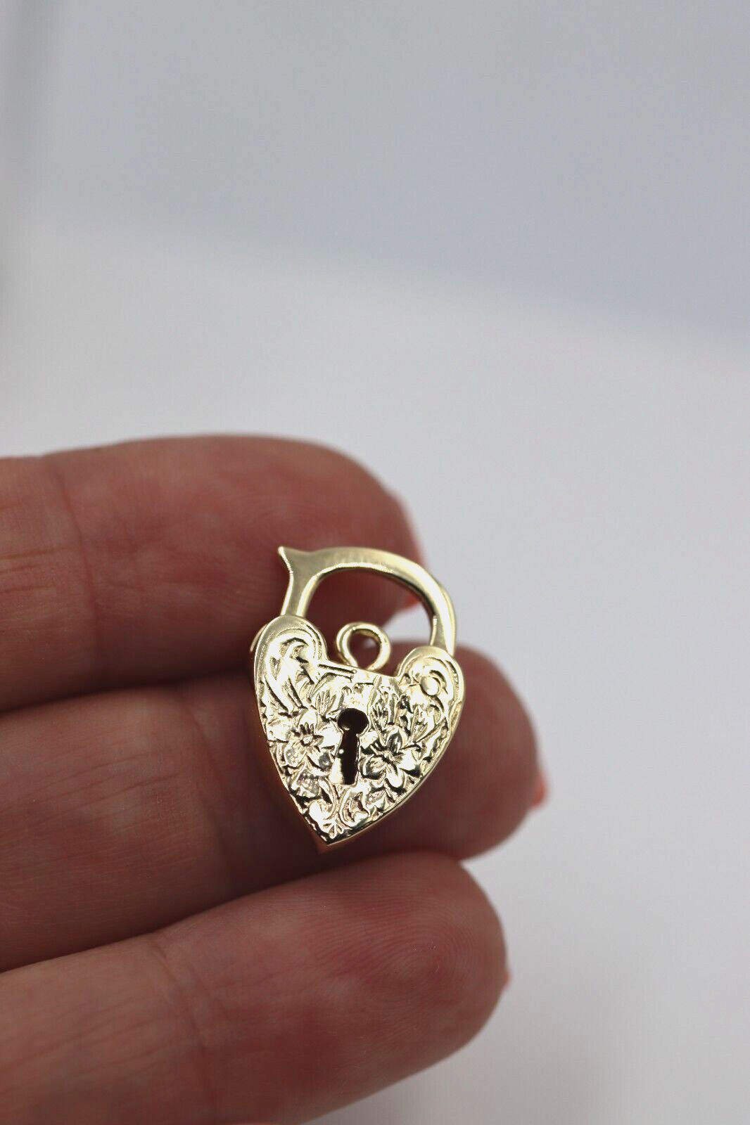 14x20mm 9ct Yellow, Rose or White Gold Filigree Flower Heart Pendant Padlock