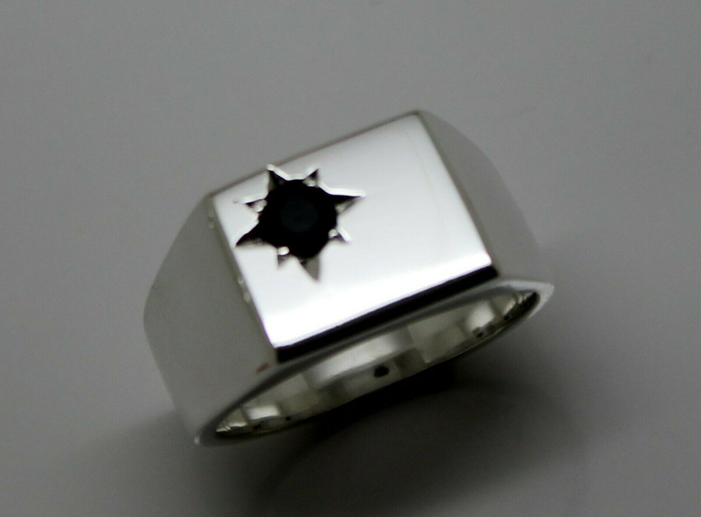 Kaedesigns Mens Sterling Silver 925 Black 4mm Sapphire Square Signet Ring