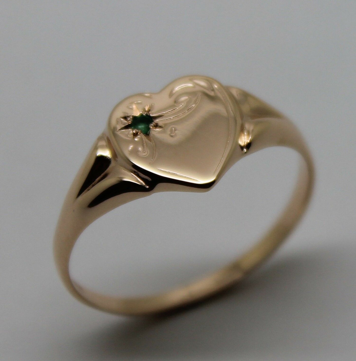 Kaedesigns Genuine 9ct 9K Yellow, Rose and White Gold Green Emerald (Birthstone Of May) Signet Ring