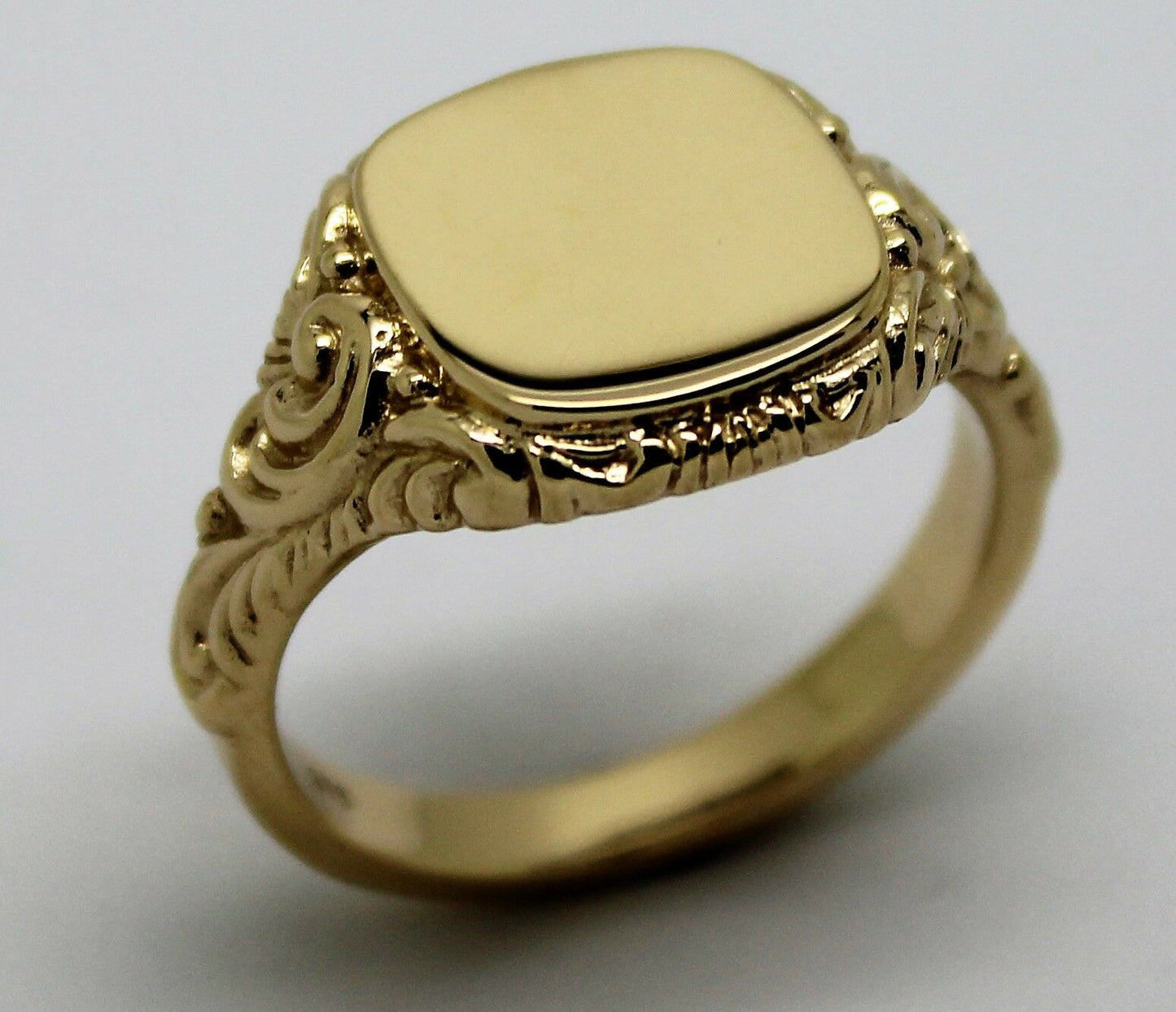 Kaedesigns Solid Genuine New 9ct Yellow Gold Square Engraved Signet Ring 335