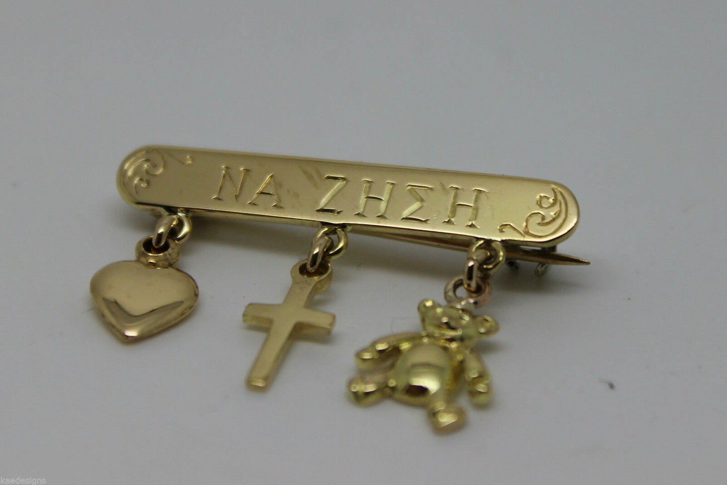 18ct Yellow, Rose or White Gold Baby Child's Kids Brooch Engraved Pin Na Zhsh With 3 Charms