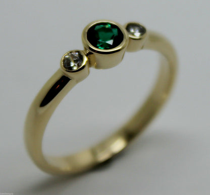 Size O Genuine 9ct 9kt Yellow, Rose or White Gold Trilogy & Emerald Ring