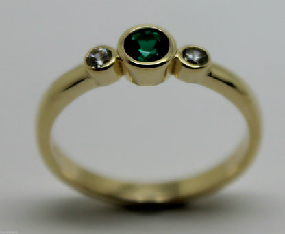 Size O Genuine 9ct 9kt Yellow, Rose or White Gold Trilogy & Emerald Ring