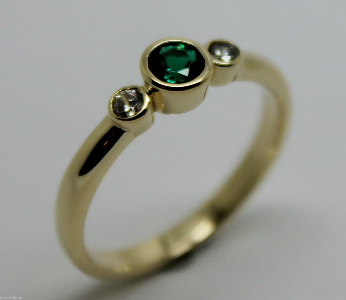 Size O Genuine 9ct 9kt Yellow, Rose or White Gold Trilogy & Emerald Ring