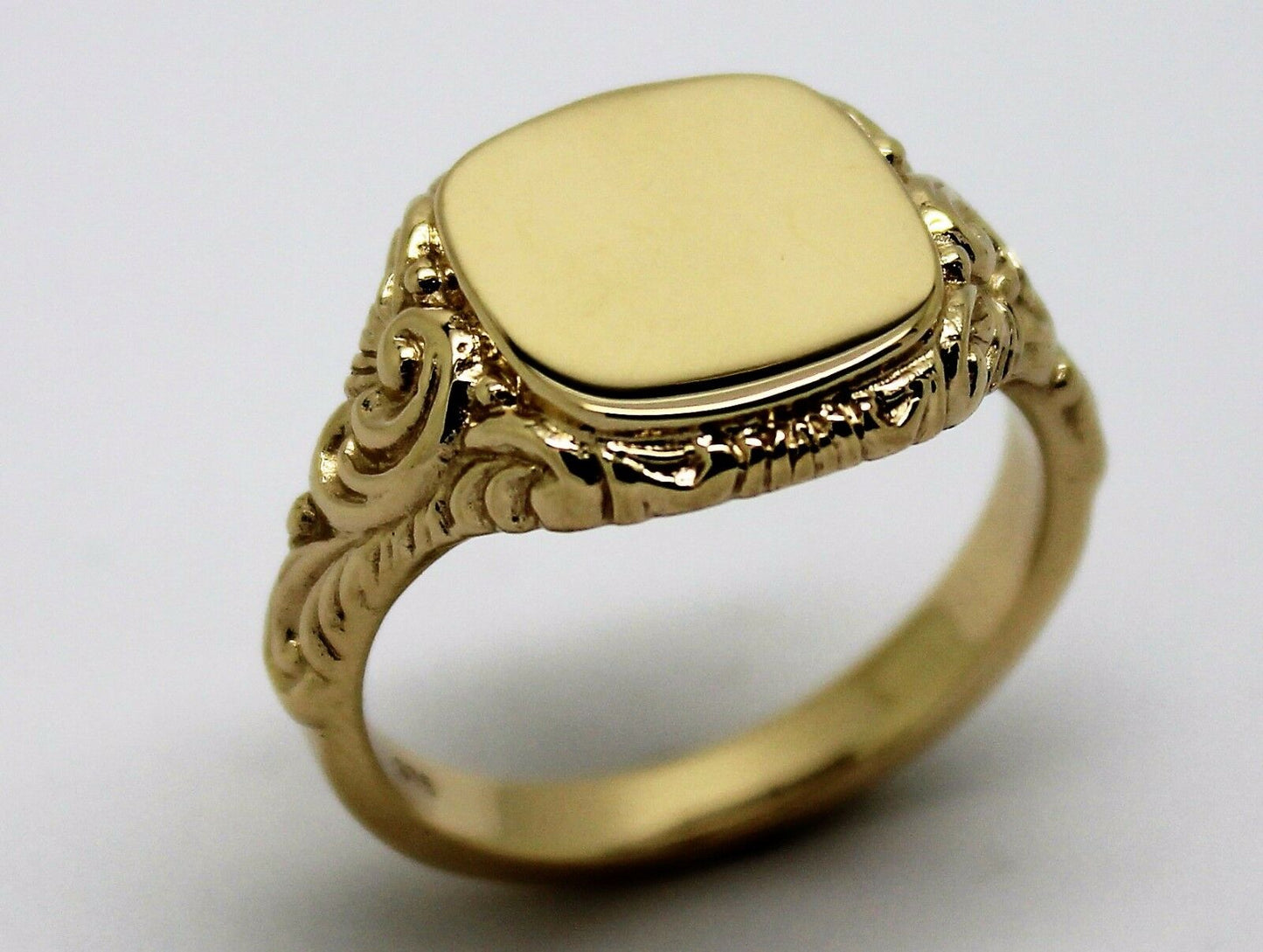 Kaedesigns Solid Genuine New 9ct Yellow Gold Square Engraved Signet Ring 335