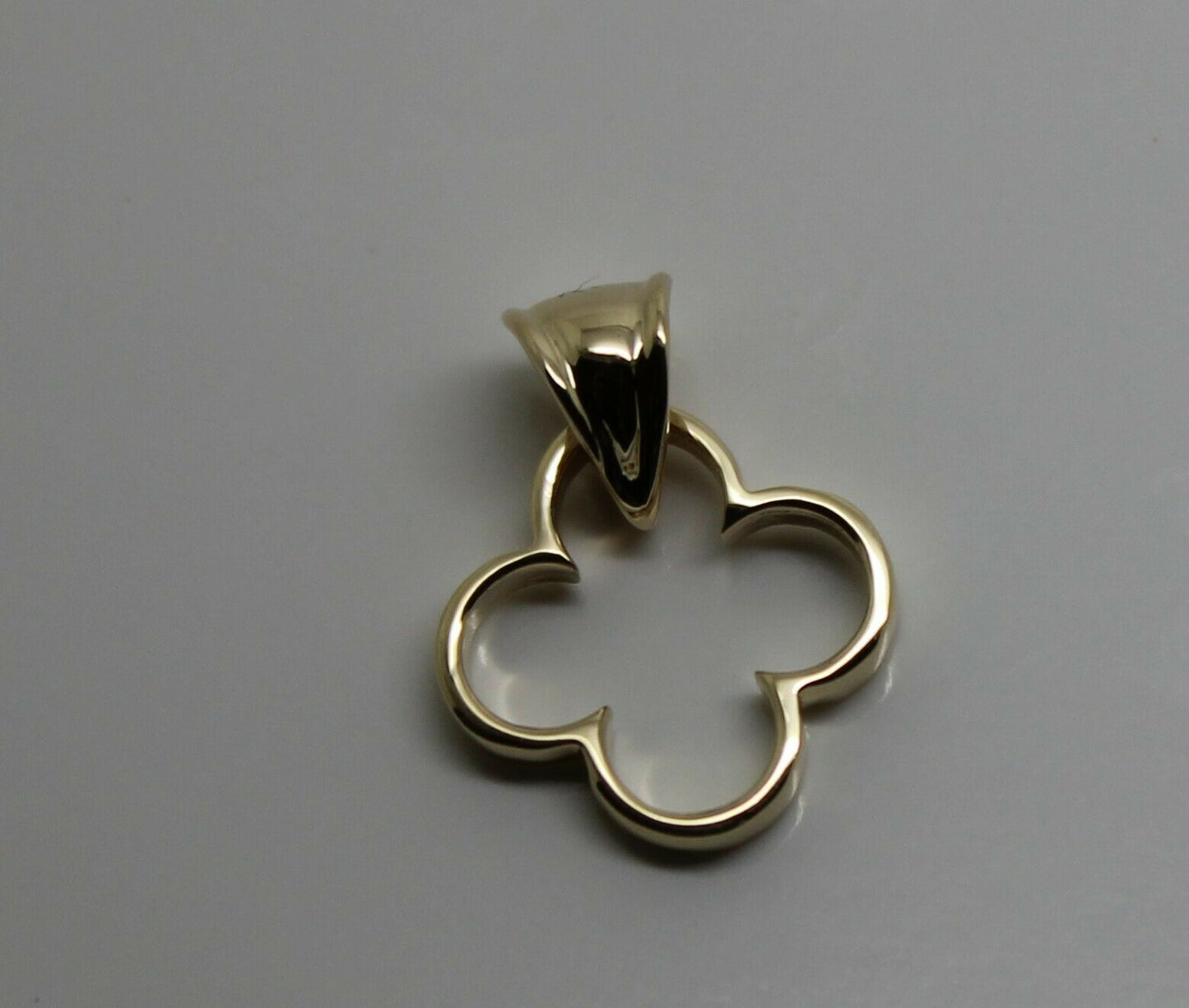 Solid 9ct 9K Yellow, Rose or White Gold Small Clover Pendant With Bale