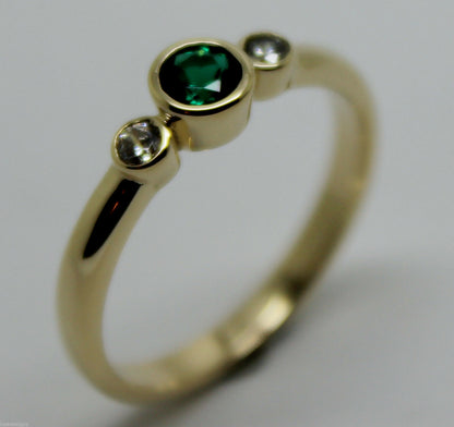 Size O Genuine 9ct 9kt Yellow, Rose or White Gold Trilogy & Emerald Ring