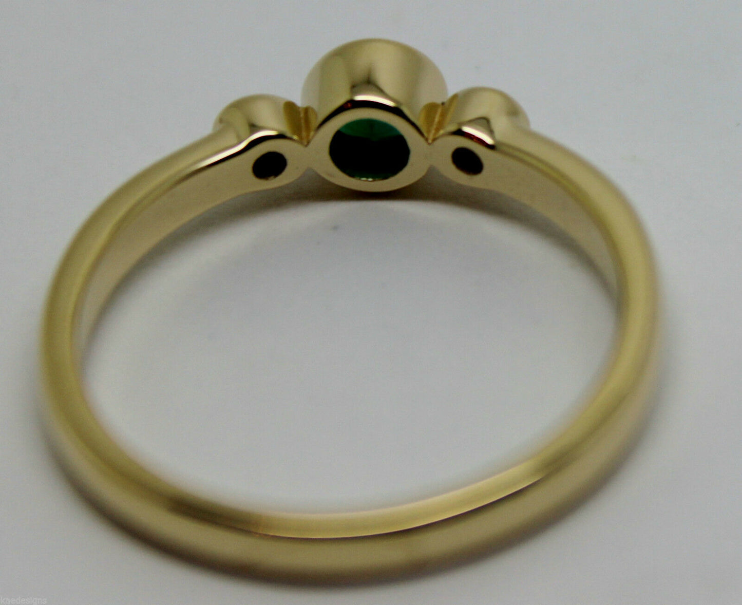 Size O Genuine 9ct 9kt Yellow, Rose or White Gold Trilogy & Emerald Ring