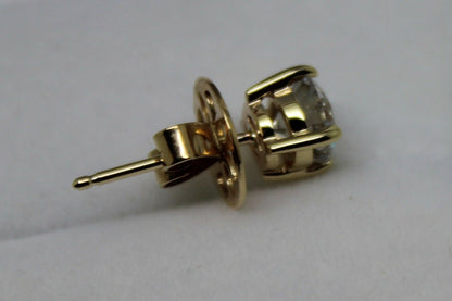 One earring Only 9k 9ct Yellow Gold Claw-set Round 5.5mm Stud Earring