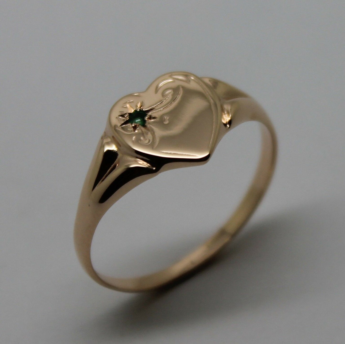 Kaedesigns Genuine 9ct 9K Yellow, Rose and White Gold Green Emerald (Birthstone Of May) Signet Ring