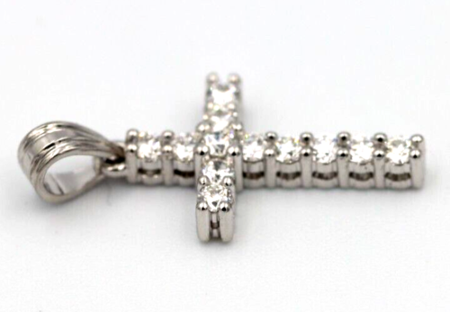 0.35cts Claw Set 18ct 750 White Gold Round Diamond Cross Pendant