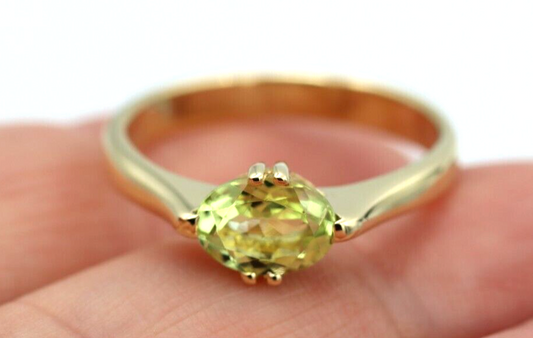 Genuine 9ct Yellow Gold Oval Double Claw Green Peridot Ring Last one! Free post