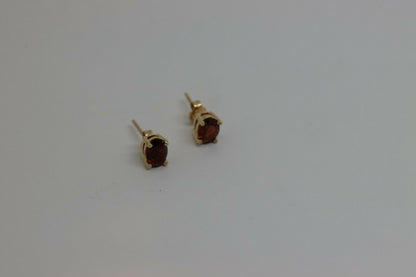 9ct 9k Yellow or White Gold Genuine Natural Oval Garnet Stud Earrings